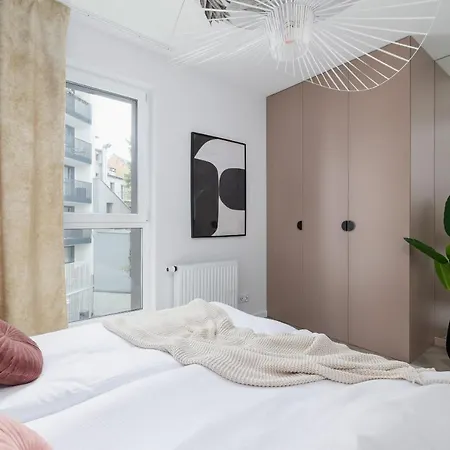 Deluxe Podskale 18 With Parking & Balcony In By Renters Prestige * Krakow